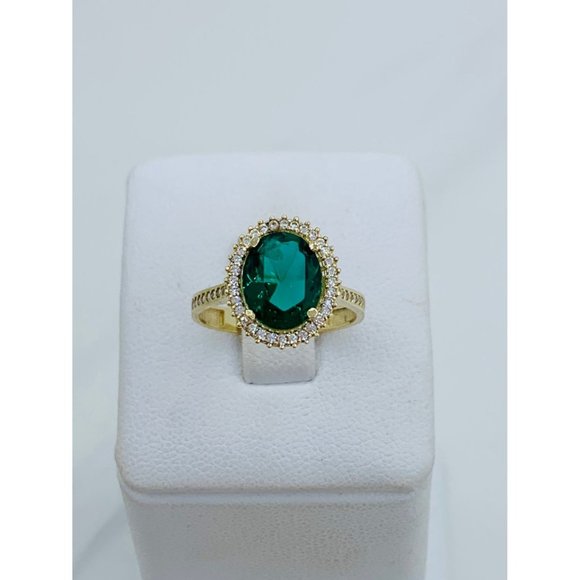 ❤️ 10k solid gold women’s ring Green cocktail ring size 7 - may birthstone
